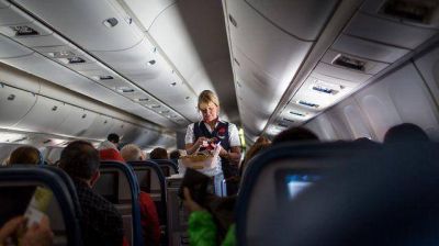 Qu� dec�a el mensaje de Coca Cola que indign� a los pasajeros de un vuelo de Delta