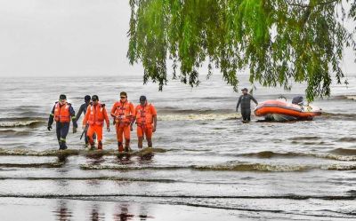 Investigan cu�l es el impacto del derrame de combustible en la costa de Berisso 
