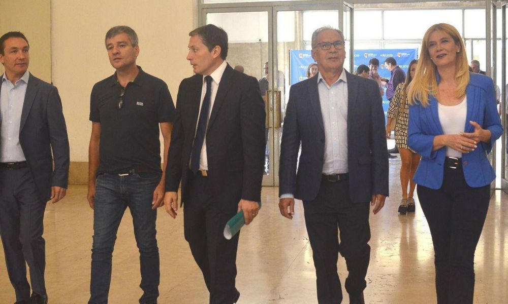 El PJ pone el conflicto docente en la arena electoral y castiga a Vidal