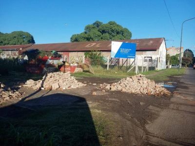 La v�a p�blica, el lugar elegido para descargar contenedores de residuos en 19 y 71