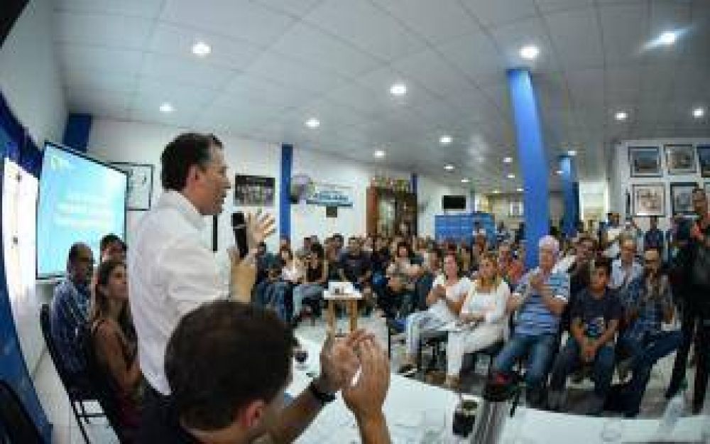 Gray pidi� unidad en el peronismo y un intendente como candidato a gobernador