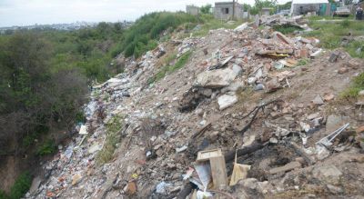 Vuelve la tensi�n por basurales: la Provincia sale a limpiar sola