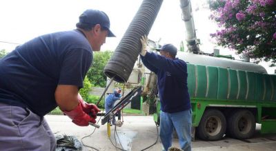Un gran basural subterr�neo obstruye el sistema pluvial