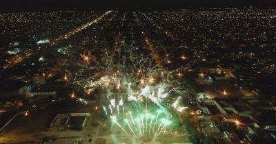 El show de fuegos artificiales en la procesi�n de San Antonino