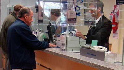 Expendedores retoman acciones contra el cobro de comisiones bancarias por dep�sitos en efectivo