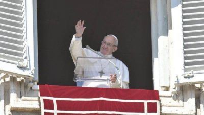 El Papa en el �ngelus advierte del peligro de la idolatr�a, substituyendo a Dios por un �dolo