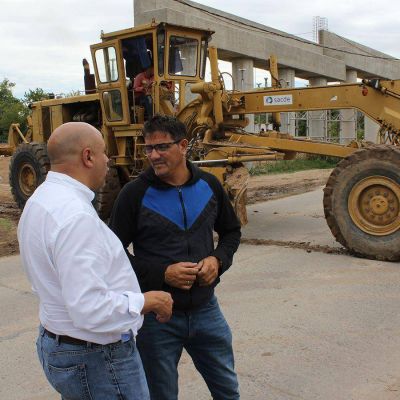 El diputado C�sar Torres recorri� obras del arroyo salguero