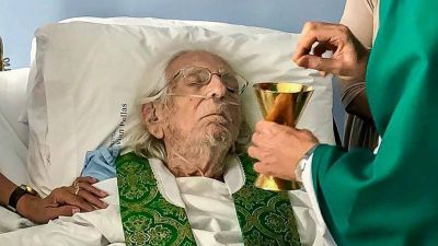 Francisco absuelve a Ernesto Cardenal