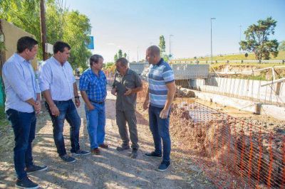 Molina recorri� las obras de Villa Luj�n junto a Toty Flores
