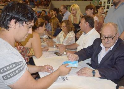 Exitosa entrega de las entradas gratuitas para la Noche de los Teatros y la Recreaci�n