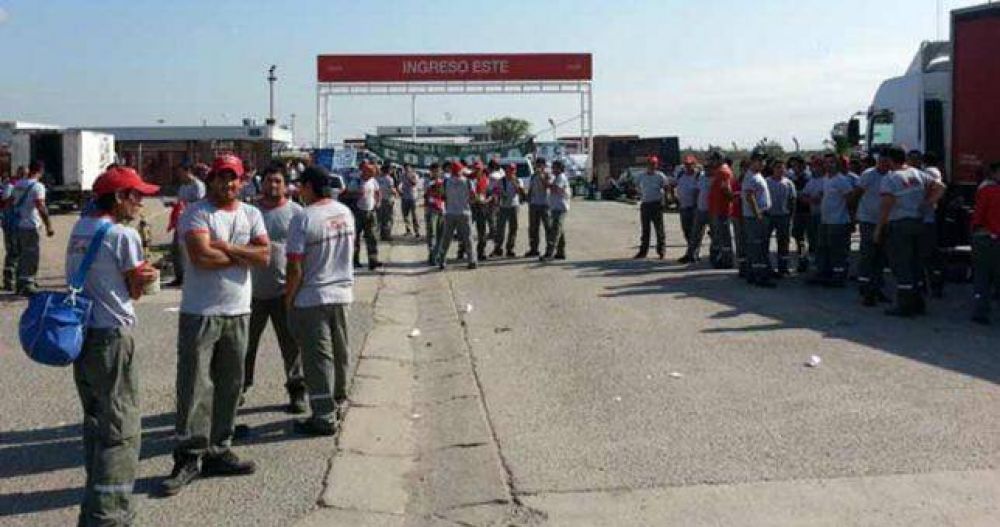 Camioneros dice que el preventivo de crisis es falso y suba la temperatura del conflicto en Coca Cola