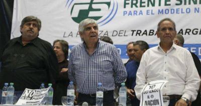 Con un acto en Ferro, Moyano vuelve al centro de la escena sindical y lo proyecta a la pol�tica