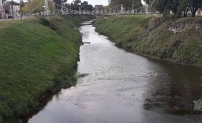 Ingenier�a volvi� a tomar muestras de agua en el arroyo Tapalqu�