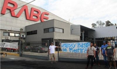 Tras un a�o de conflicto, cerr� Rabe de San Antonio de Pad�a