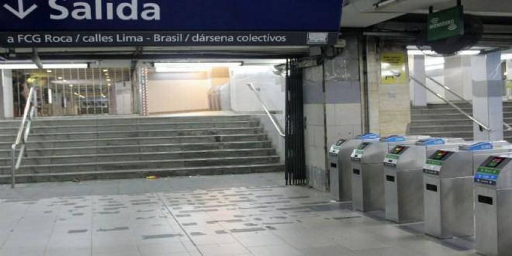 Metrodelegados reclaman instrucciones sobre el fallo que permite viajar gratis cuando no andan las escaleras mecnicas