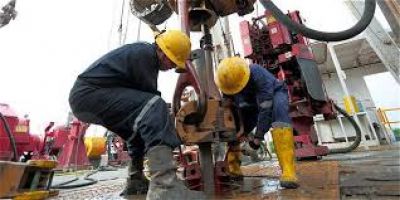 Un tr�pode de poder aceitado a la sombra de los negocios petroleros