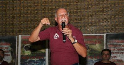 �La CGT tiene que responder por qu� toman caf� con el Fondo y por qu� no convoca a un paro general�