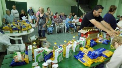 Los abuelos lamentan que bolsones del PAMI se siguen achicando