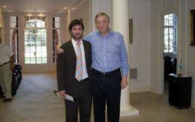 Por el cumplea�os de Kirchner, intendente de Castelli aument� un 50% el salario a municipales