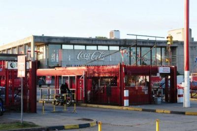 �Cu�nto dinero embols� Coca-Cola con las ventas que realiz� en Uruguay?