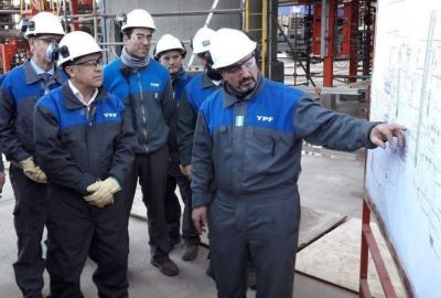 El gobernador de Mendoza visit� YPF en Neuqu�n para interiorizarse en la explotaci�n de Vaca Muerta
