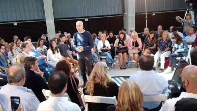 Larreta se jact� de impulsar m�s d�as de clases, mientras que los docentes no descartan un paro