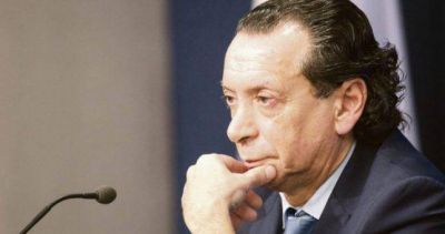 El Gobierno proyecta para los estatales paritarias, al menos, 10 puntos debajo de los privado