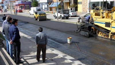 L�pez en la Av. 75: �La empresa est� empezando con la pavimentaci�n definitiva�