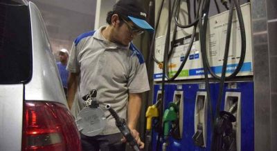 El Gobierno desdobl� el Impuesto a los combustibles