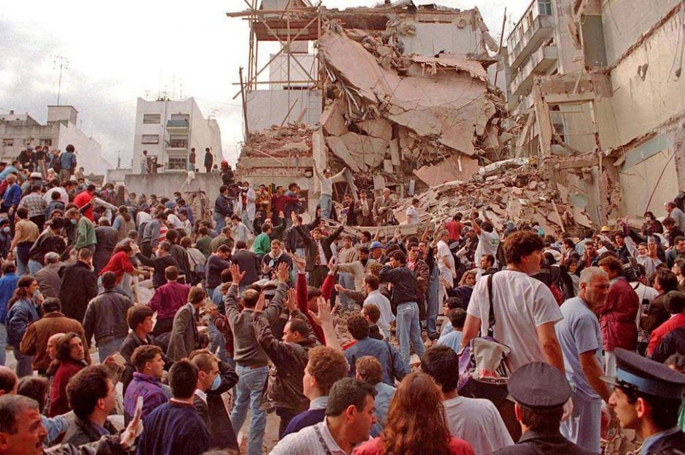 AMIA: un atentado que dej 85 muertos y 25 aos de reclamos de Justicia