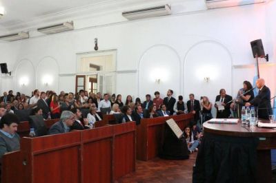 Como Vidal, intendentes oficialistas tambi�n le apuntaron al peronismo