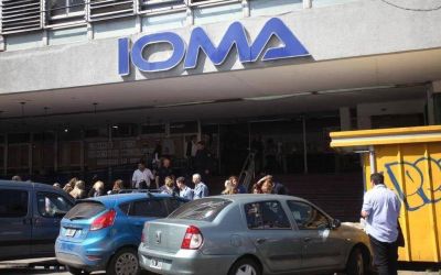 Los bioqu�micos tambi�n advierten que la atenci�n por IOMA est� en riesgo