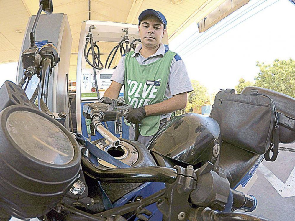 YPF y Shell aumentaron los precios de los combustibles