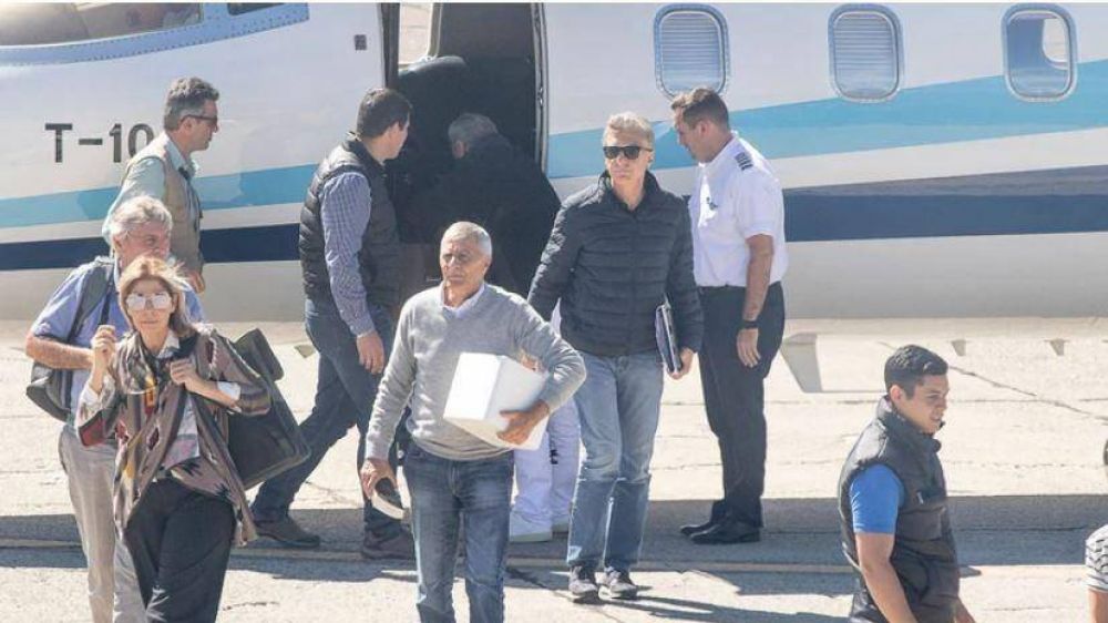 El presidente Macri regresa a Buenos Aires para despedir a su padre