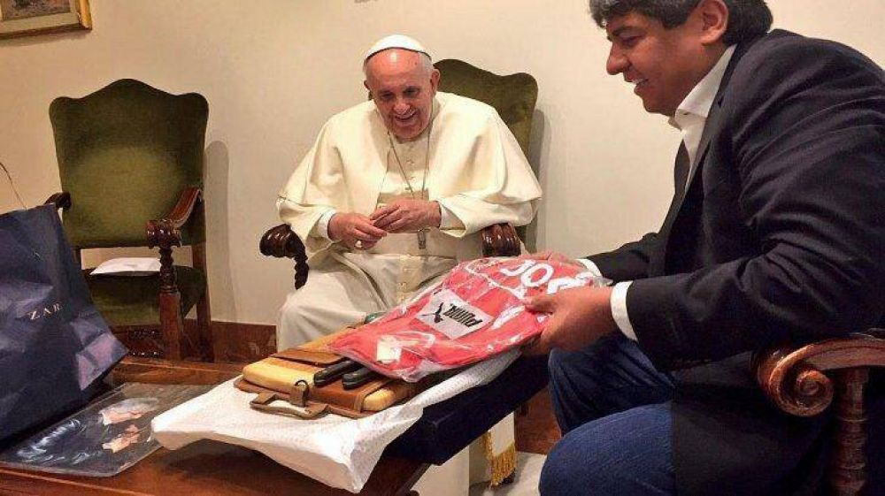 Pablo Moyano diserta en el Vaticano con guio del Papa
