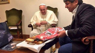 Pablo Moyano diserta en el Vaticano con gui�o del Papa