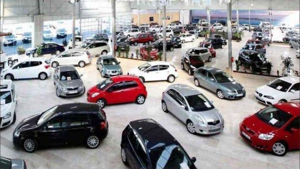 Las ventas de autos y motos cayeron 43% durante febrero