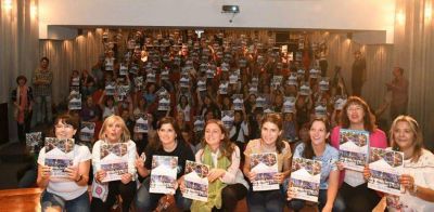 �Las Mujeres, el Trabajo y la Comunidad Organizada�