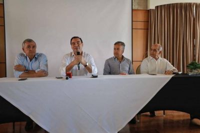 El radicalismo cierra las puertas de una interna y se alinea detr�s de 