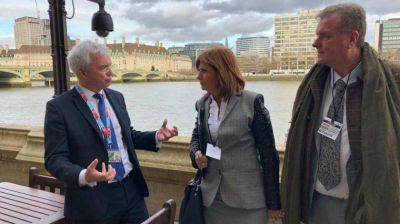 Patricia Bullrich se reuni� en Londres con un arzobispo cercano a Francisco