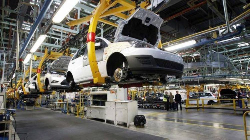 Los despidos y suspensiones ya afectan a ms de 3.000 empleados de la industria automotriz