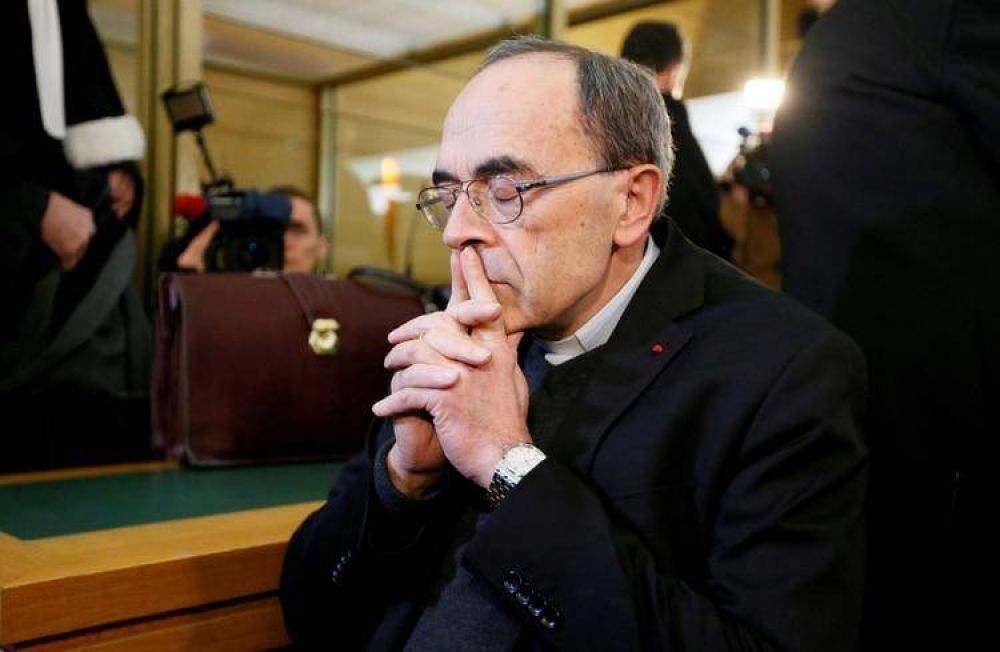 Un cardenal franc�s fue condenado por ocultar los abusos de un cura pederasta, pero no ir� a prisi�n y pagar� 8 euros de multa