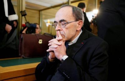 Un cardenal franc�s fue condenado por ocultar los abusos de un cura pederasta, pero no ir� a prisi�n y pagar� 8 euros de multa