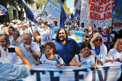 La primera jornada de huelga docente tuvo una adhesi�n dispar