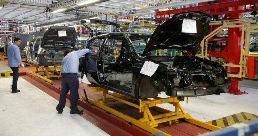 Ms crisis automotriz: Fiat suspendi esta semana 4 das a unos 2 mil empleados