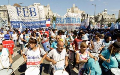 Docentes arrancan la segunda jornada de paro en medio de un clima tenso con el gobierno 