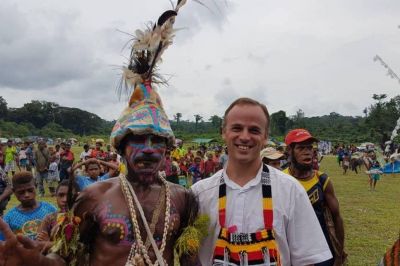El cura argentino que evangeliza en Pap�a Nueva Guinea con m�sica y educaci�n