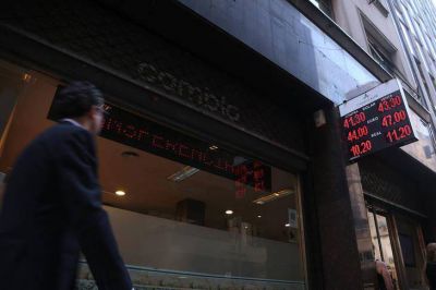 Cinco razones que empujaron el d�lar a otro r�cord