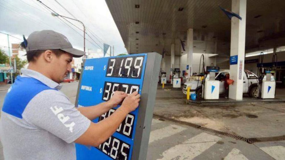 �Vuelven a aumentar? La suba del d�lar presiona el precio de los combustibles