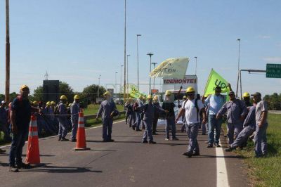 Movilizaci�n de la Uocra para frenar las suspensiones de obreros